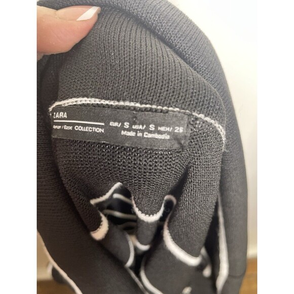 Zara Women’s Sweater Size S  Black & White Striped‎ Off The Shoulder - Picture 8 of 9